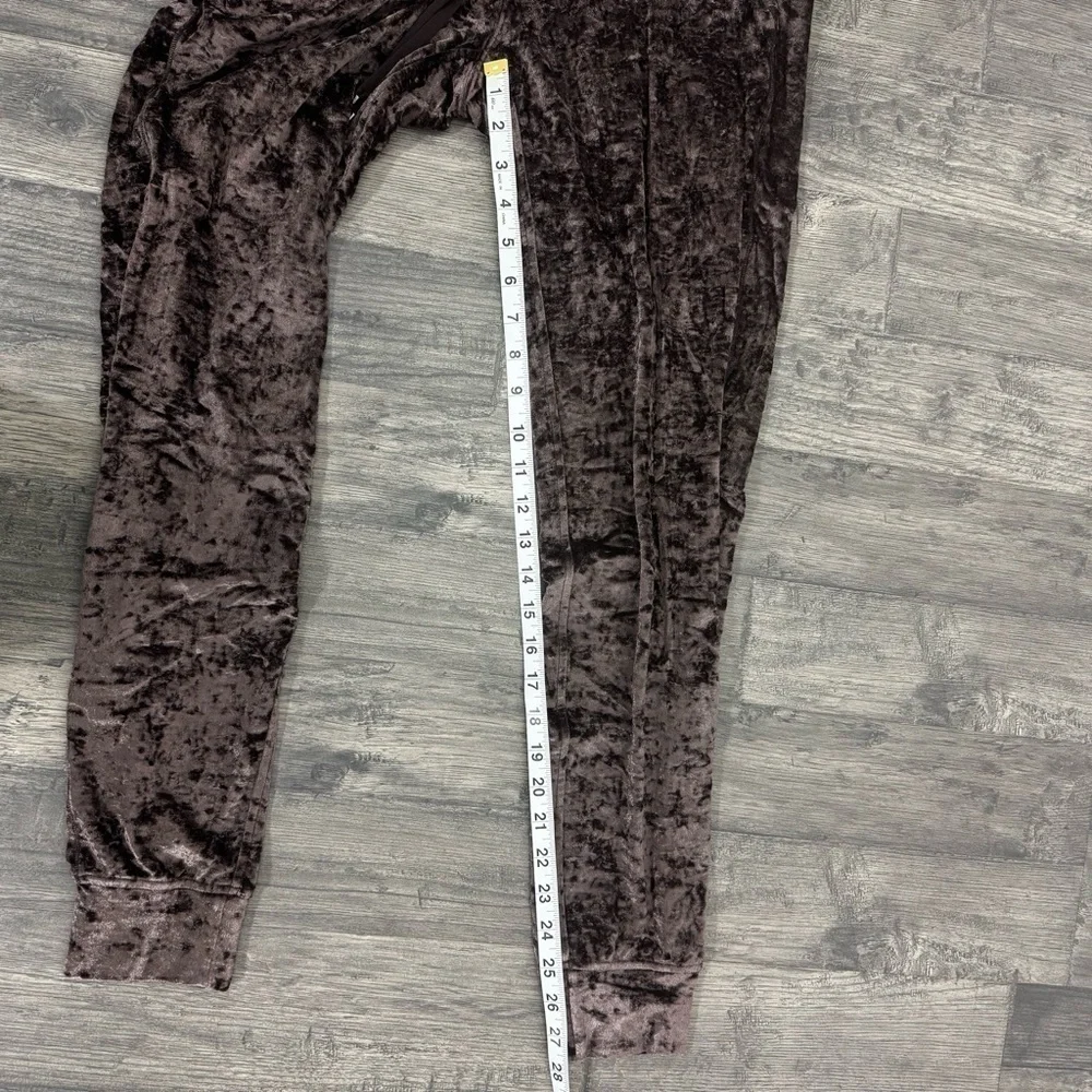 Lululemon Womens Size 4 Ready to Crush Jogger French Press